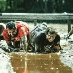 Alfonso Serna supera un obstáculo en Mud Day
